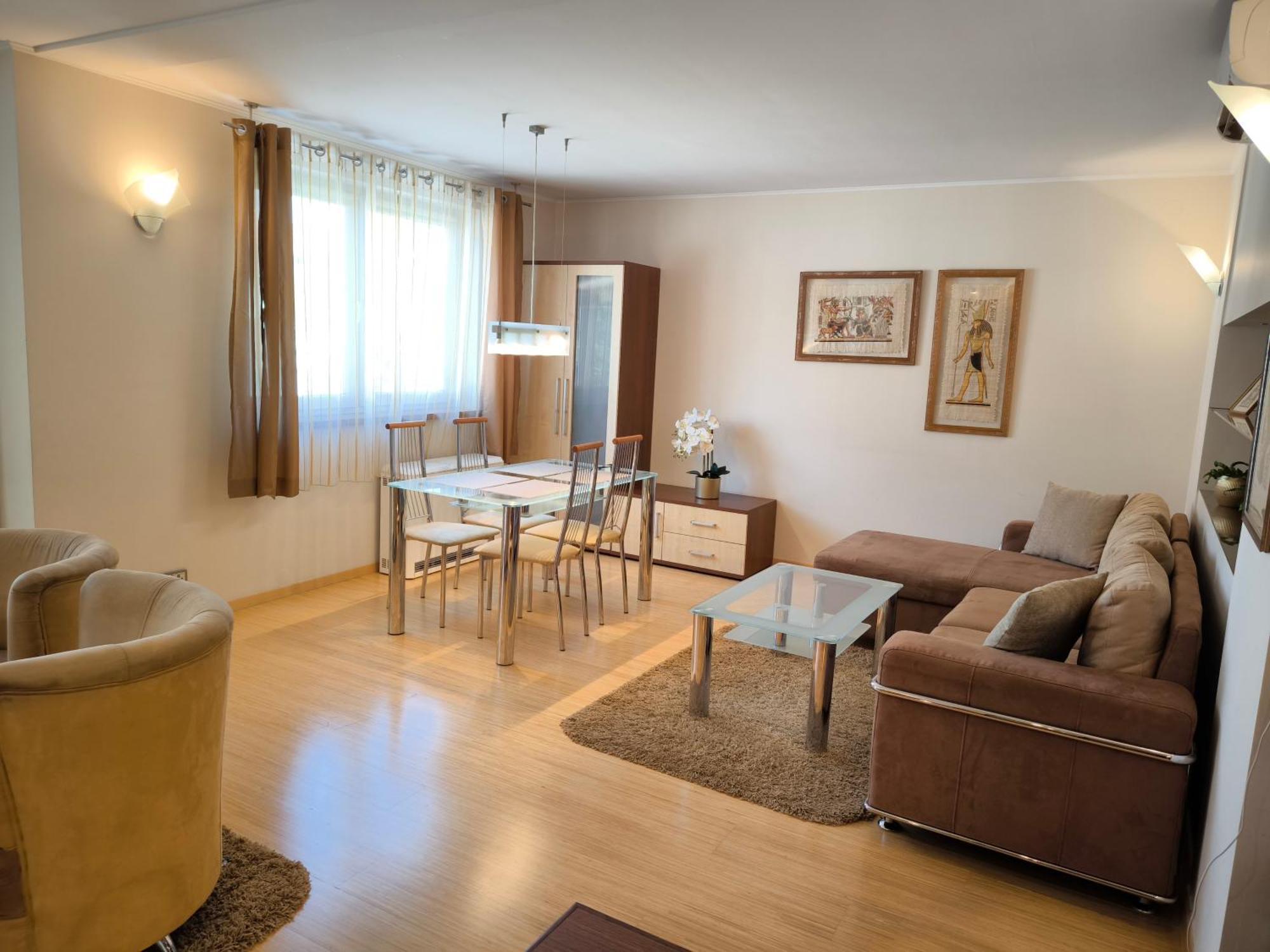 Uroczy Apartament Przy Deptaku Z Parkingiem. Polanica-Zdrój Kültér fotó