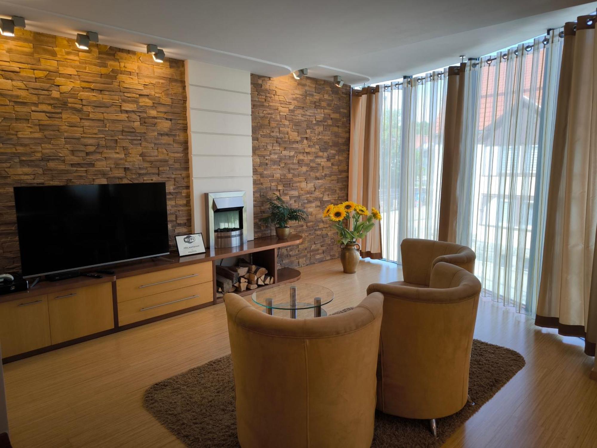 Uroczy Apartament Przy Deptaku Z Parkingiem. Polanica-Zdrój Kültér fotó